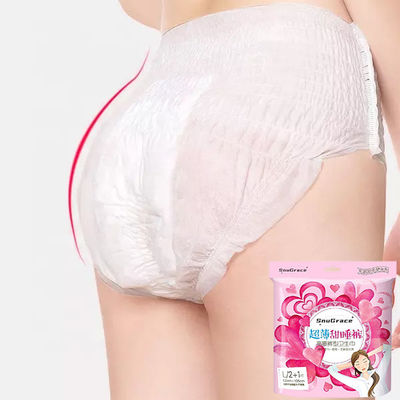 편리하고 위생적 인 여성 일회용 생리 패드와 함께 팬티를 끌어 올립니다.