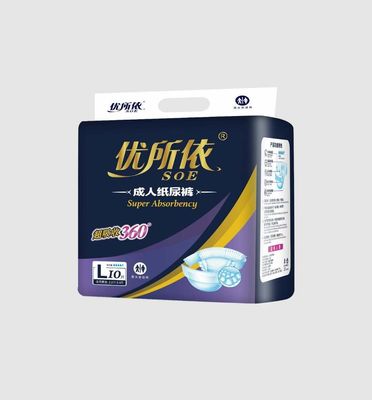 섹시한 프린트 된 성인 기저귀를 입은 귀여운 여성